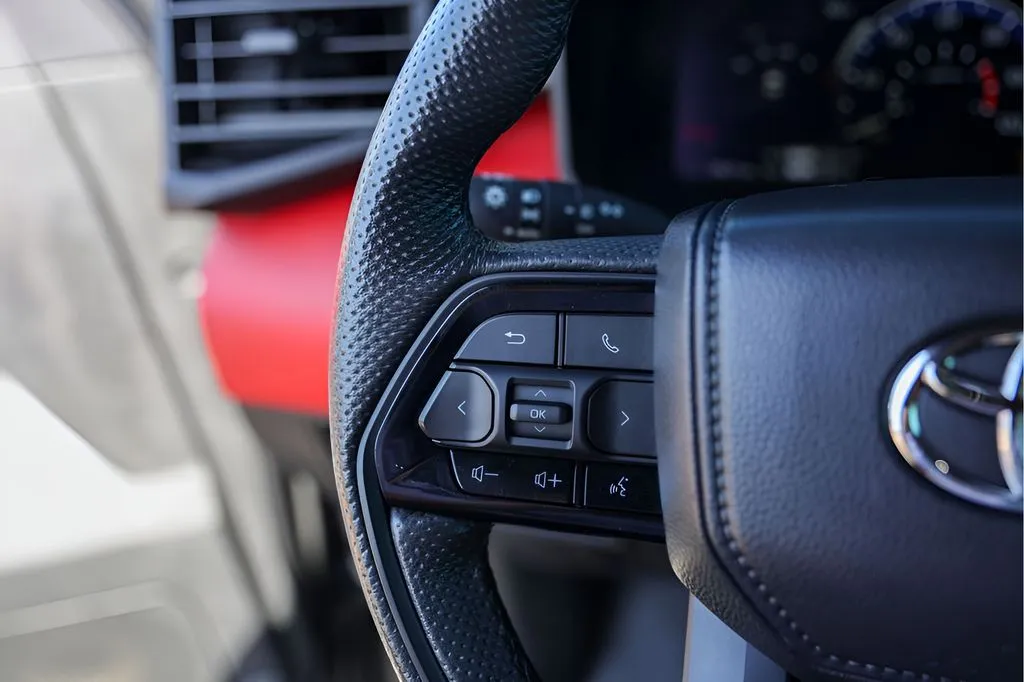 Toyota Sequoia photo 17