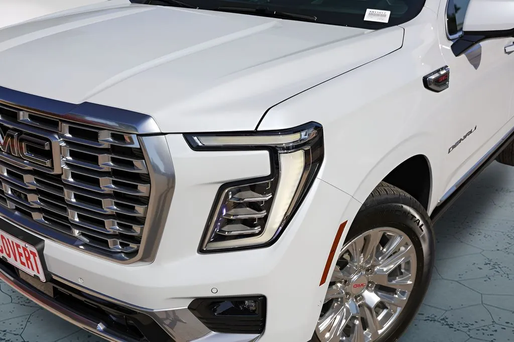 GMC Yukon photo 3