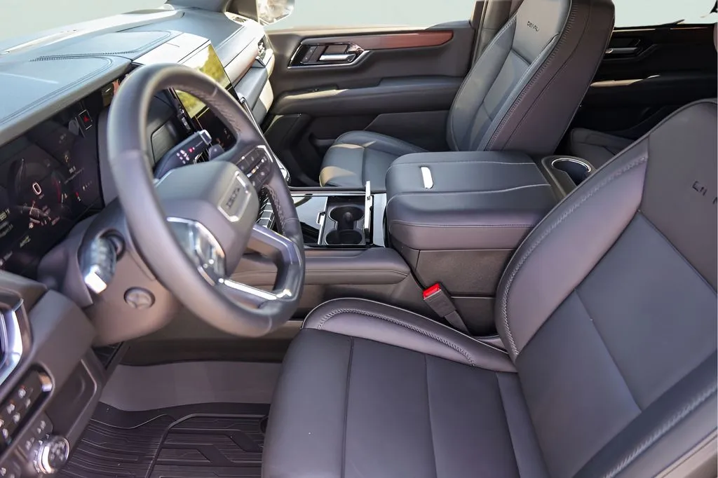GMC Yukon photo 12