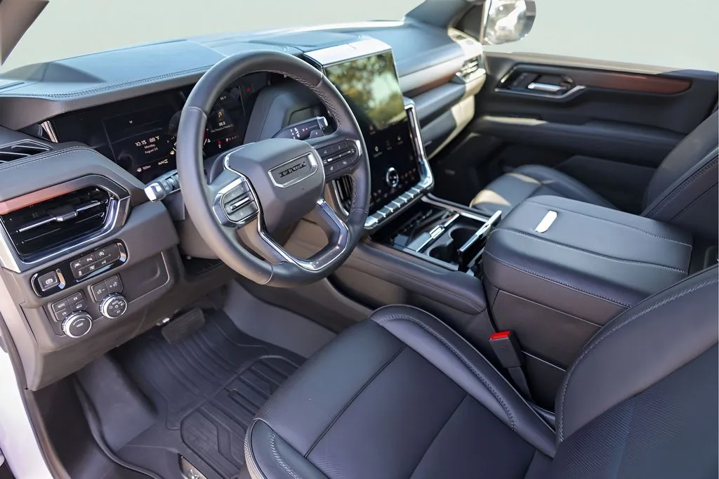GMC Yukon photo 13