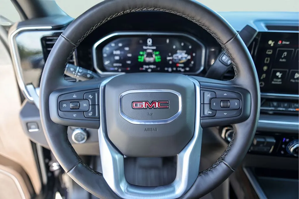 GMC Sierra photo 15