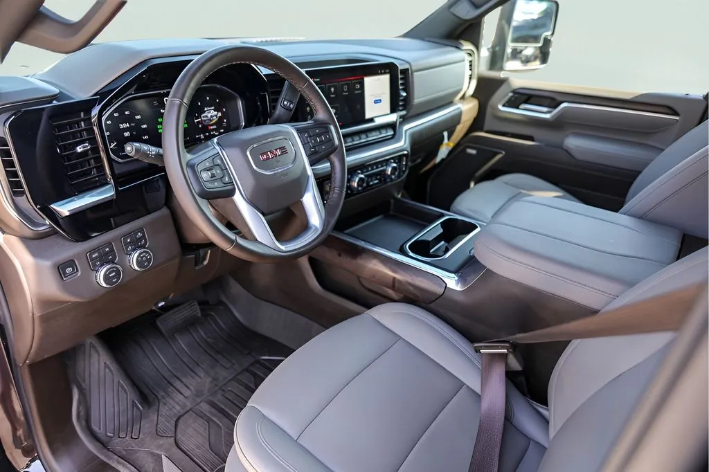 GMC Sierra photo 13