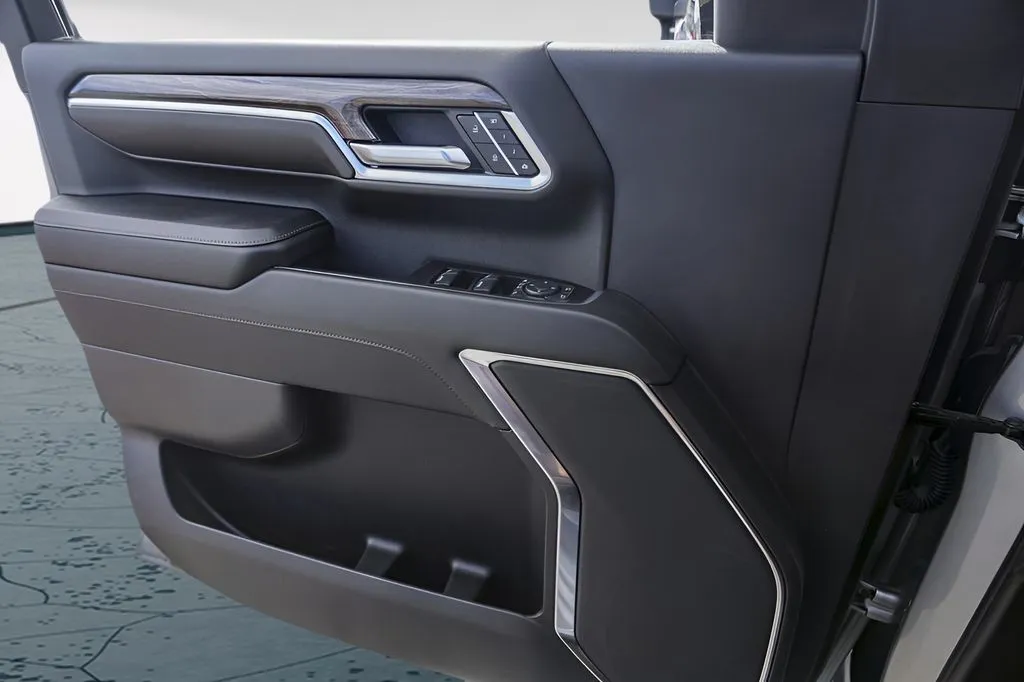 Chevrolet Silverado photo 24