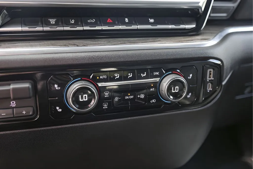 Chevrolet Silverado photo 22