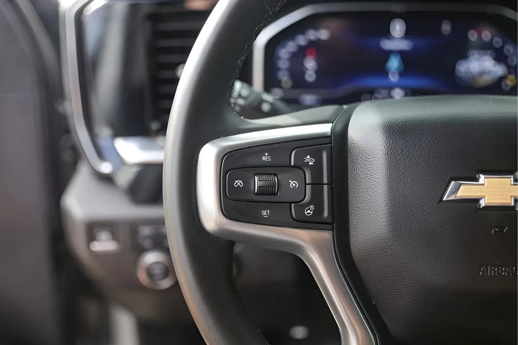 Chevrolet Silverado photo 17