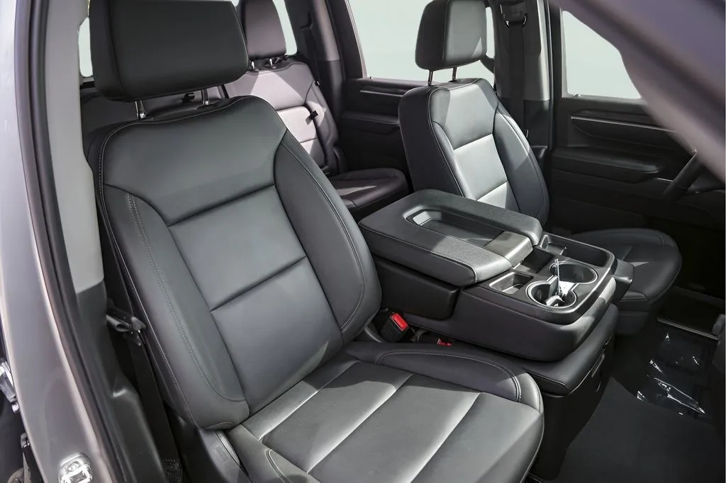Chevrolet Silverado photo 32