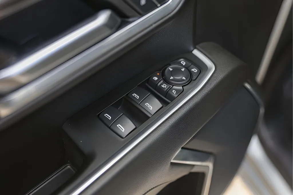 Chevrolet Silverado photo 25