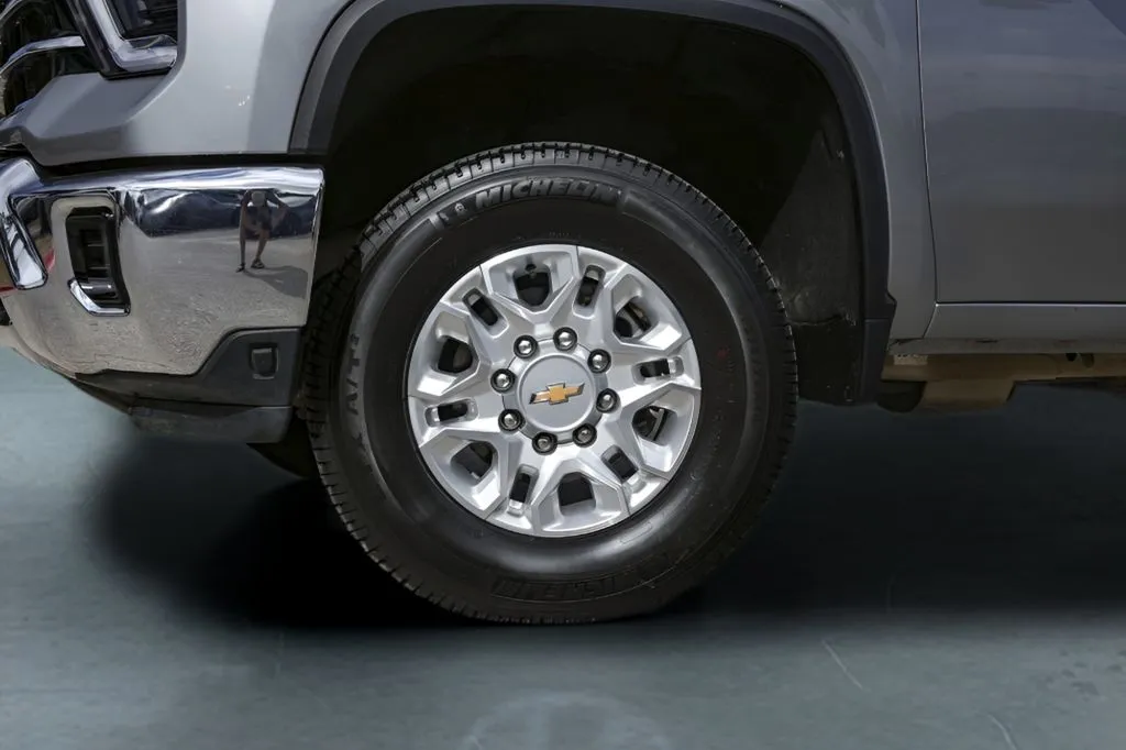Chevrolet Silverado photo 4