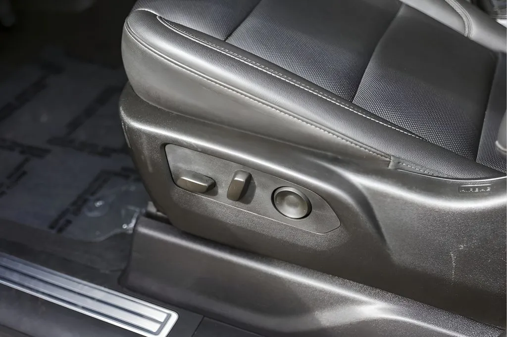 Chevrolet Silverado photo 11
