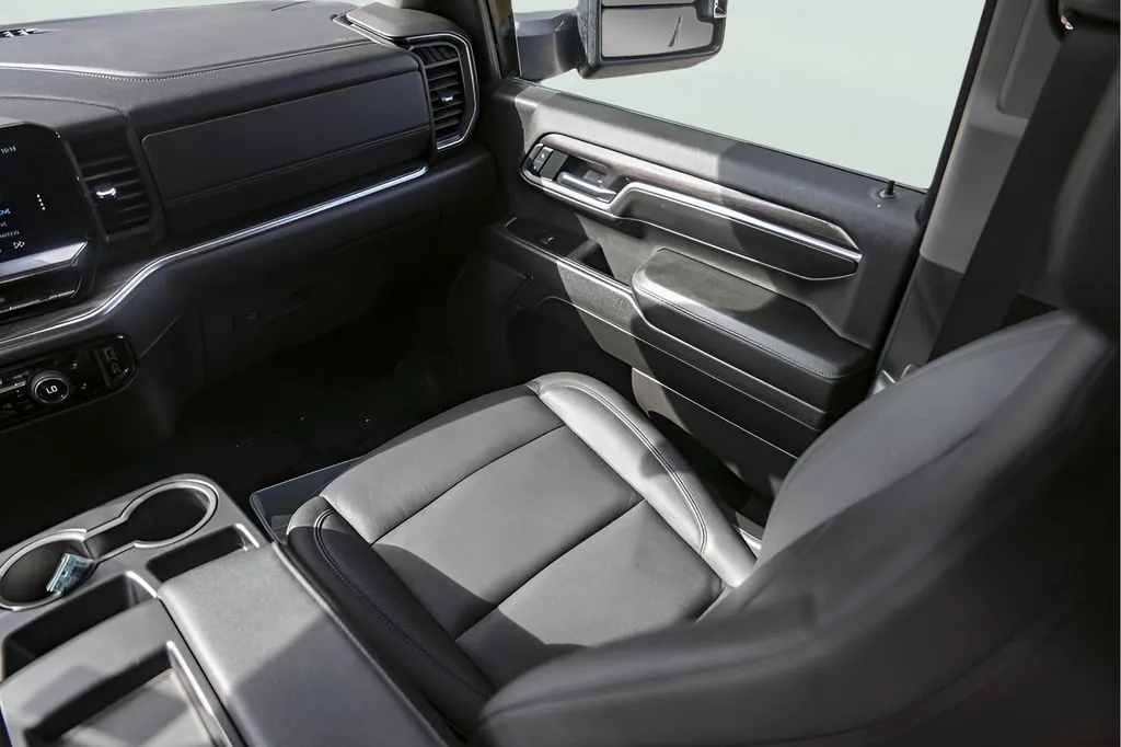 Chevrolet Silverado photo 29