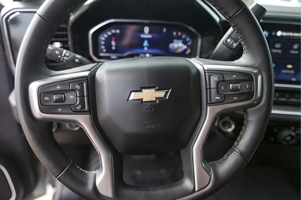 Chevrolet Silverado photo 15