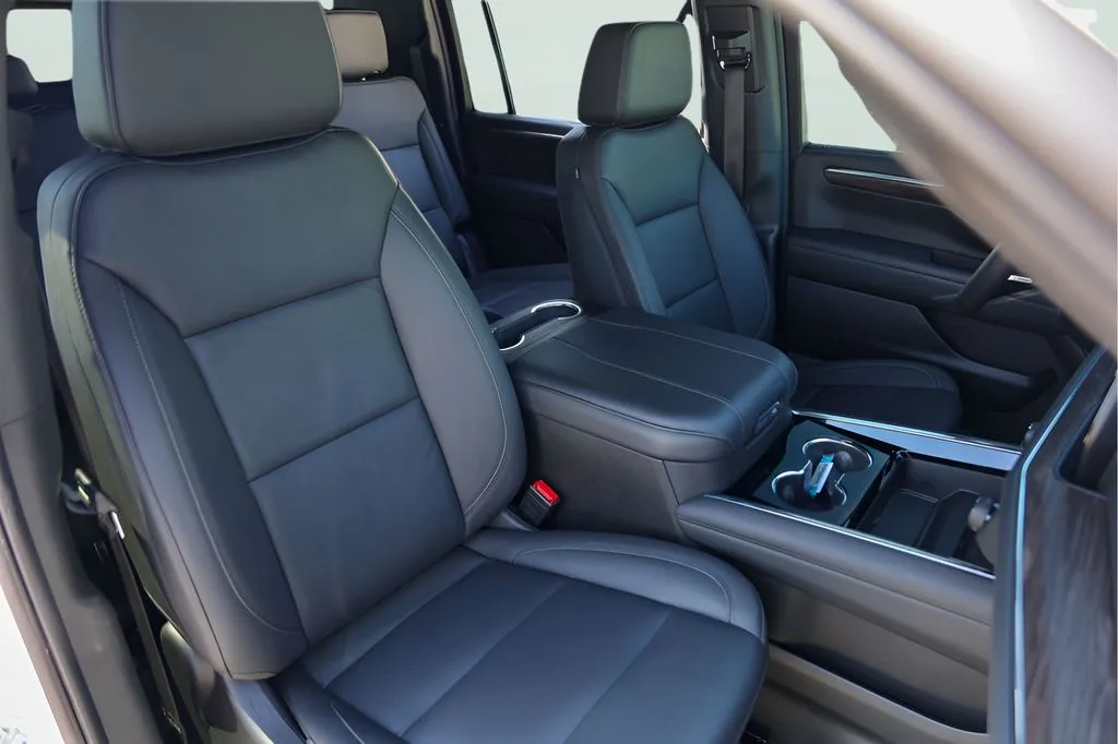 Chevrolet Suburban photo 32