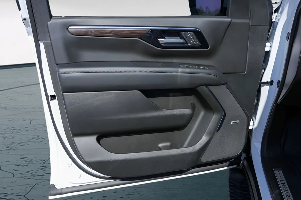 Chevrolet Suburban photo 24