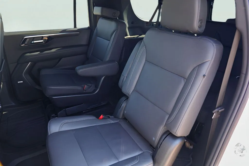 Chevrolet Suburban photo 25