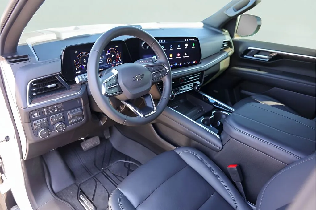 Chevrolet Suburban photo 12