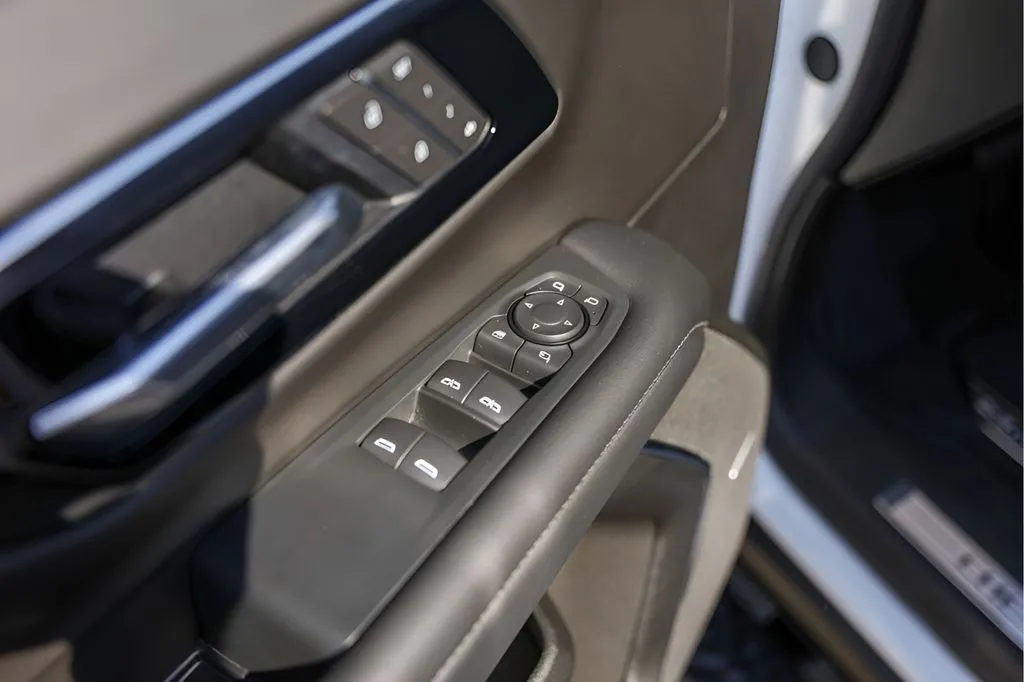 Chevrolet Suburban photo 23