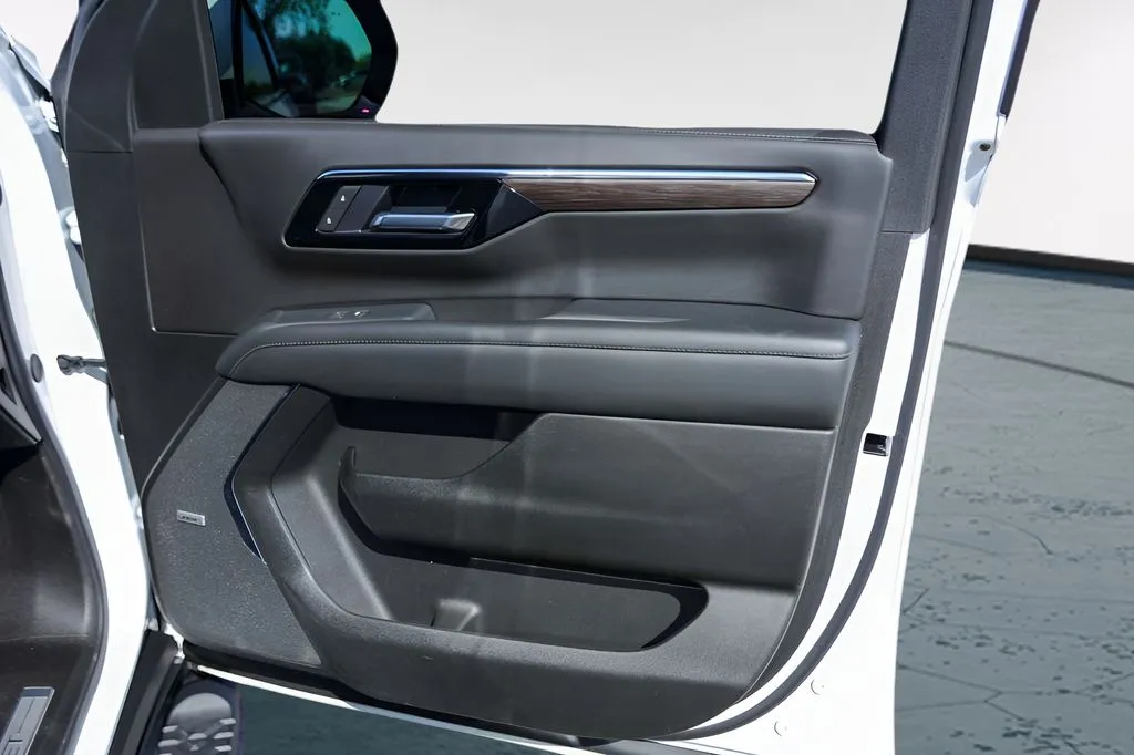 Chevrolet Suburban photo 30