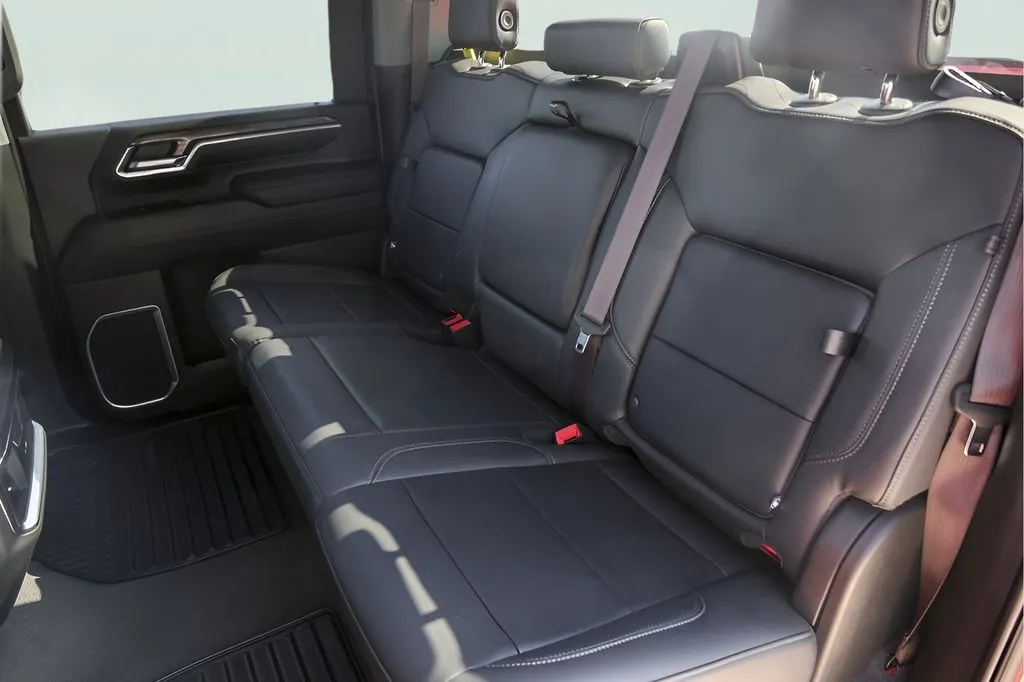 Chevrolet 3500HD photo 27