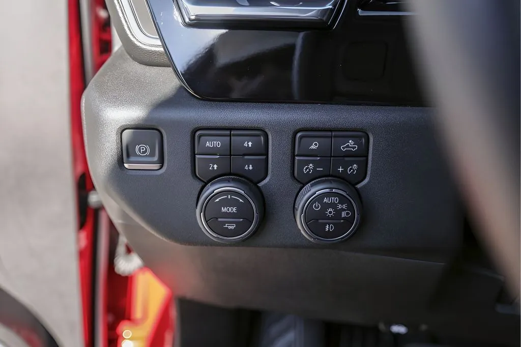 Chevrolet 3500HD photo 18