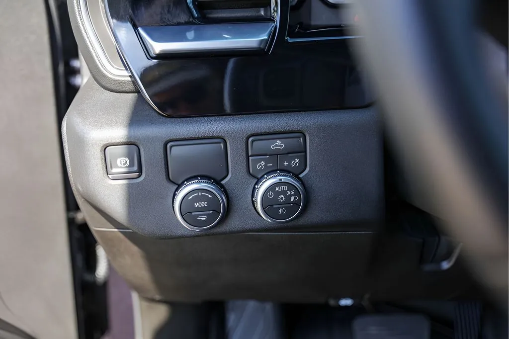 GMC Sierra photo 18