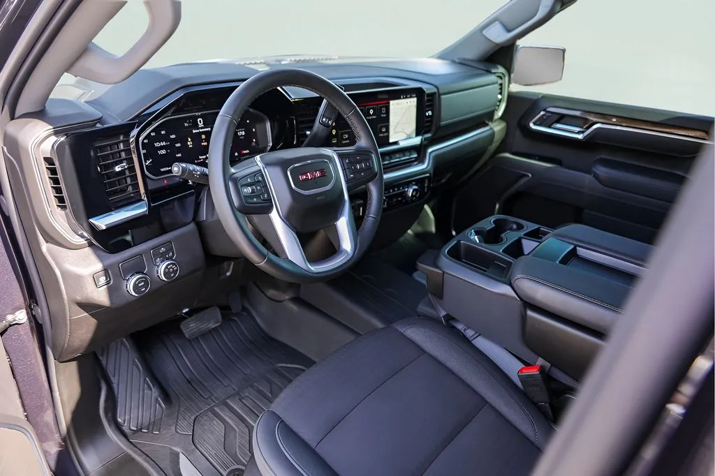 GMC Sierra photo 13