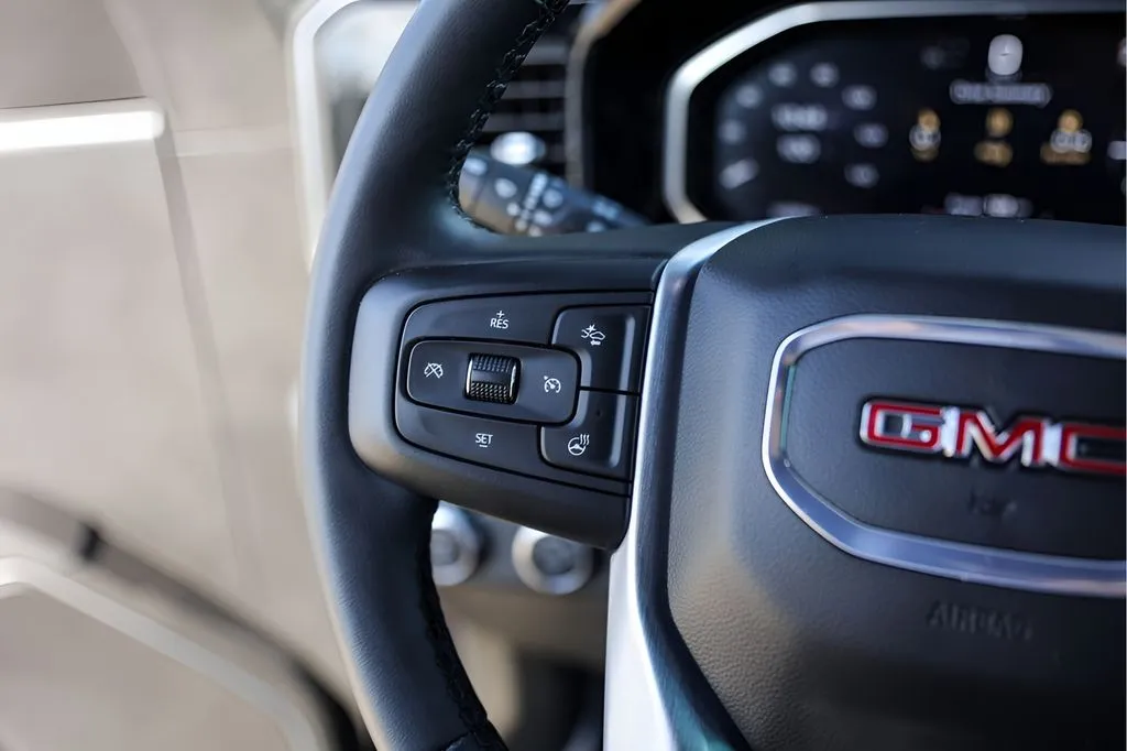 GMC Sierra photo 17