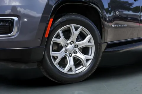 More photos of 2022 Jeep Wagoneer Series II at Covert Buick GMC, TX