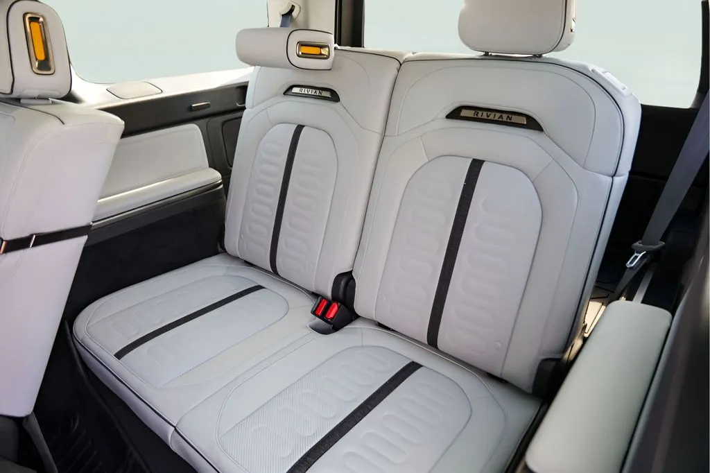 Rivian R1S photo 25