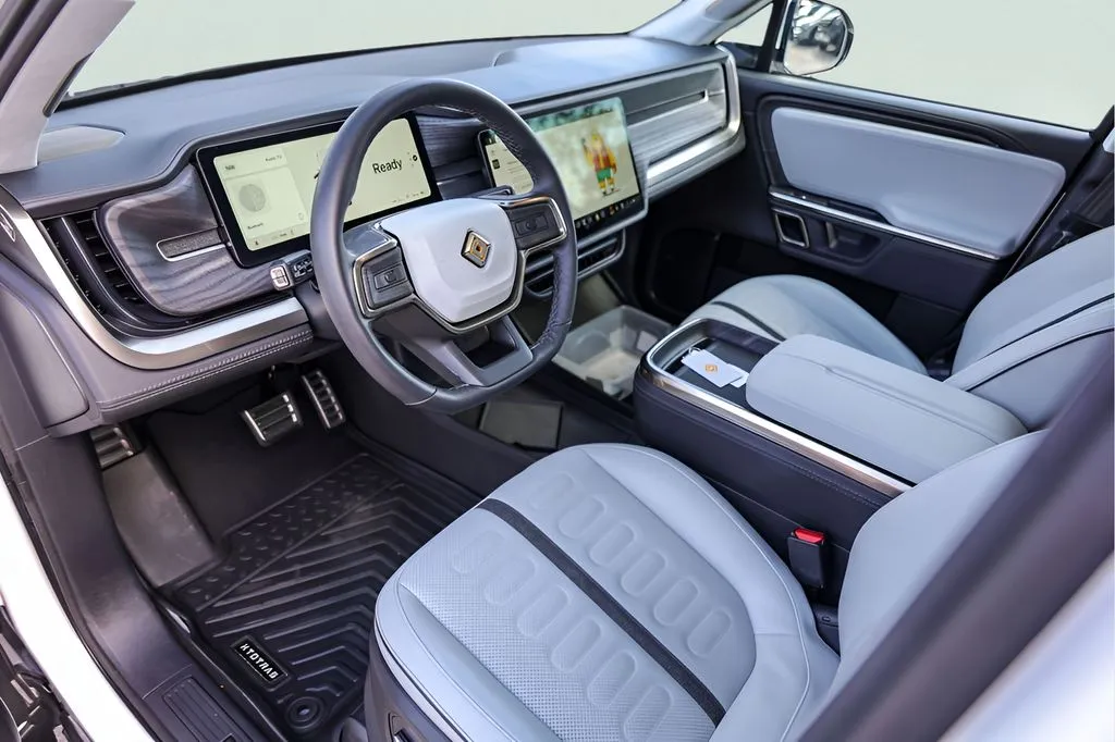 Rivian R1S photo 13