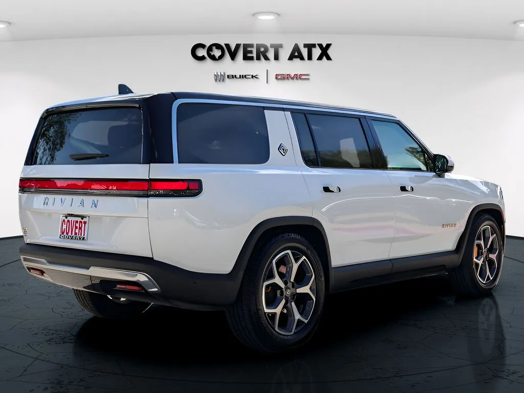 Rivian R1S photo 7