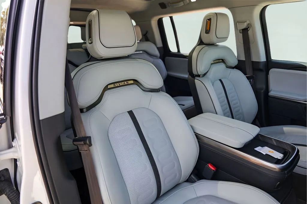 Rivian R1S photo 31