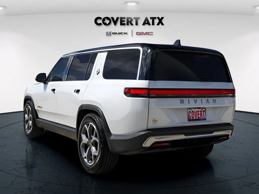 Rivian R1S photo 6