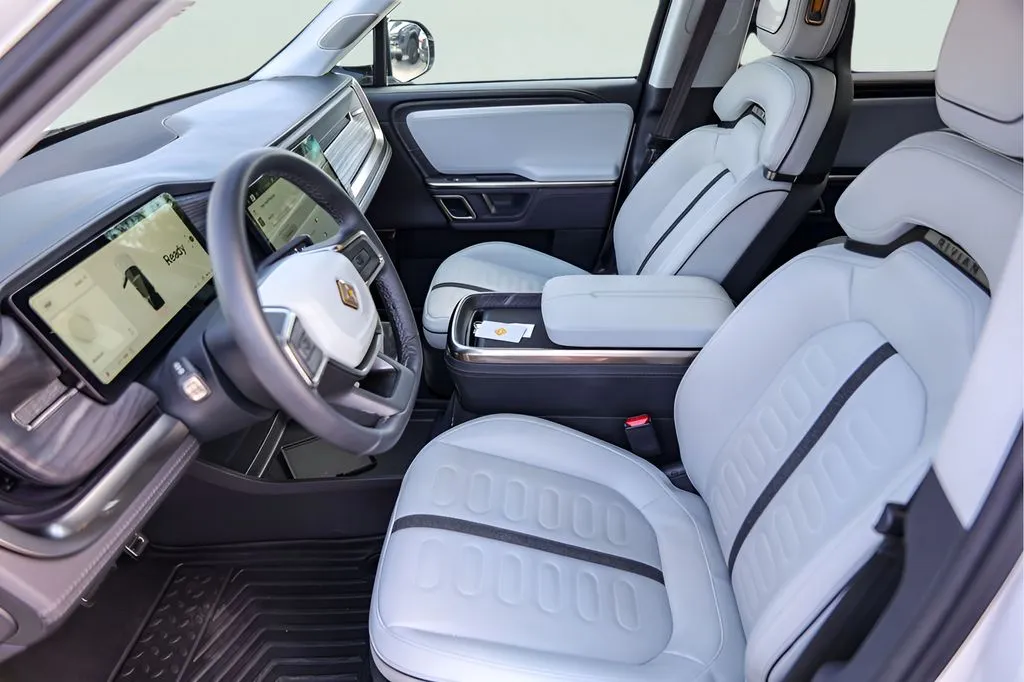 Rivian R1S photo 12