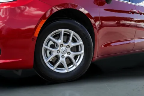 More photos of 2025 Chrysler Pacifica Select at Covert Buick GMC, TX