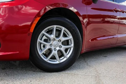 More photos of 2025 Chrysler Pacifica Select at Covert Buick GMC, TX