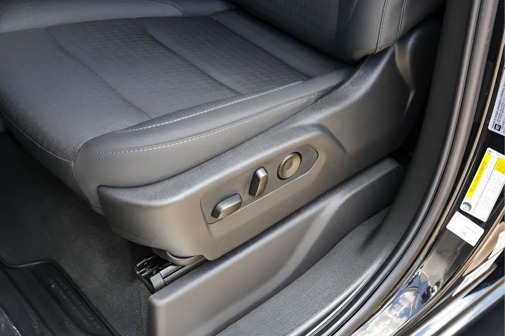 Chevrolet Silverado photo 11