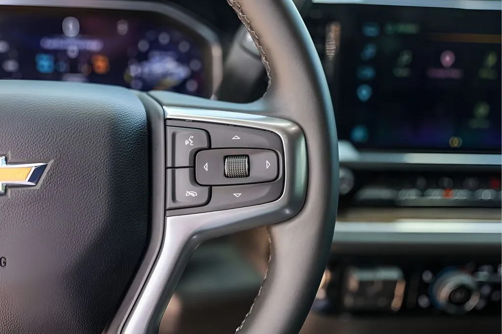 Chevrolet Silverado photo 16