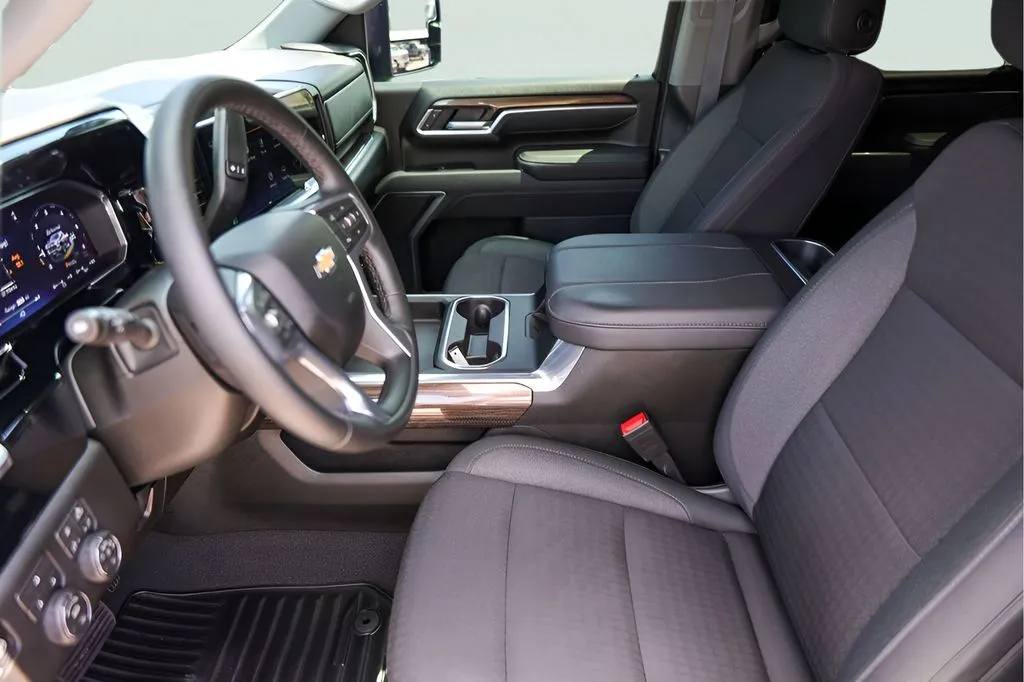 Chevrolet Silverado photo 12