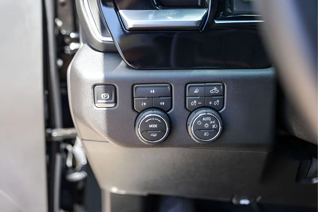 Chevrolet Silverado photo 18