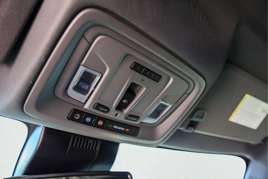 Chevrolet Silverado photo 23