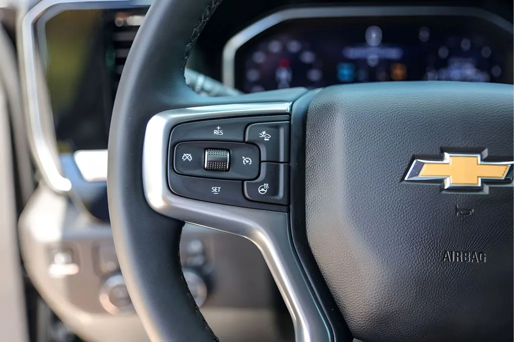 Chevrolet Silverado photo 17