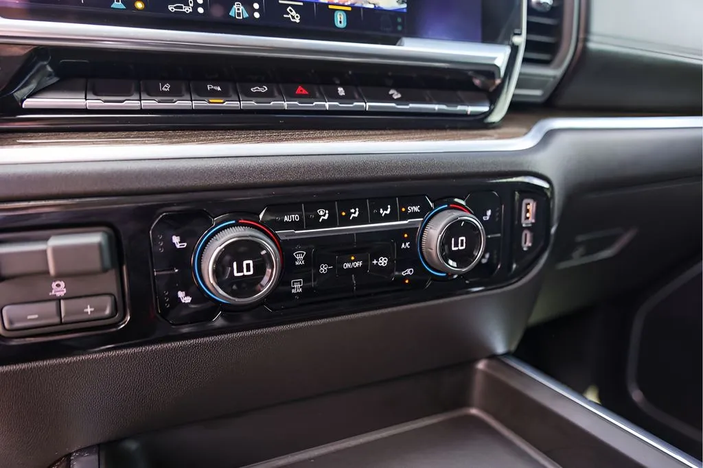 Chevrolet Silverado photo 21