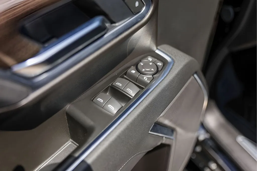 Chevrolet Silverado photo 24