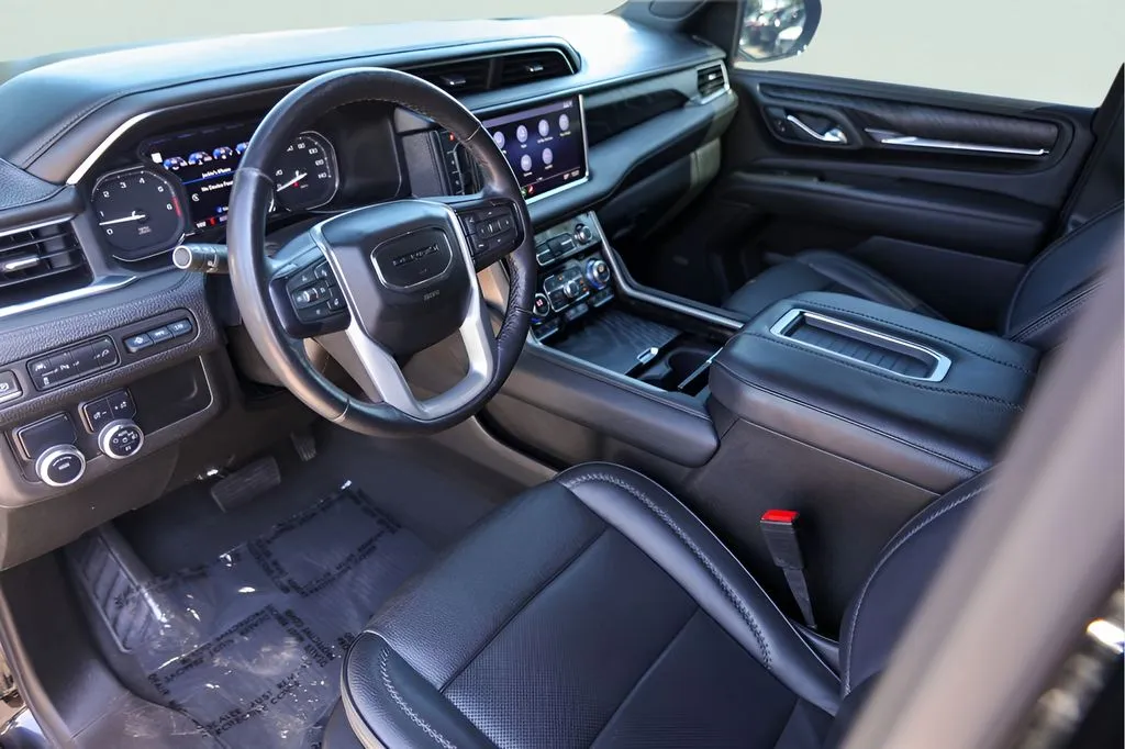 GMC Yukon photo 12