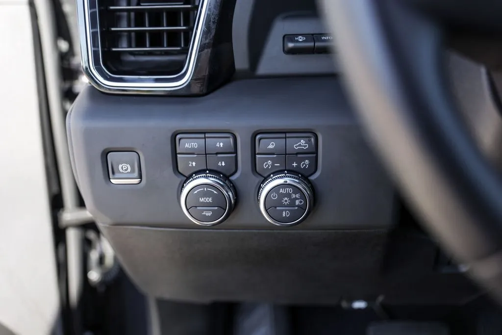 GMC Sierra photo 18