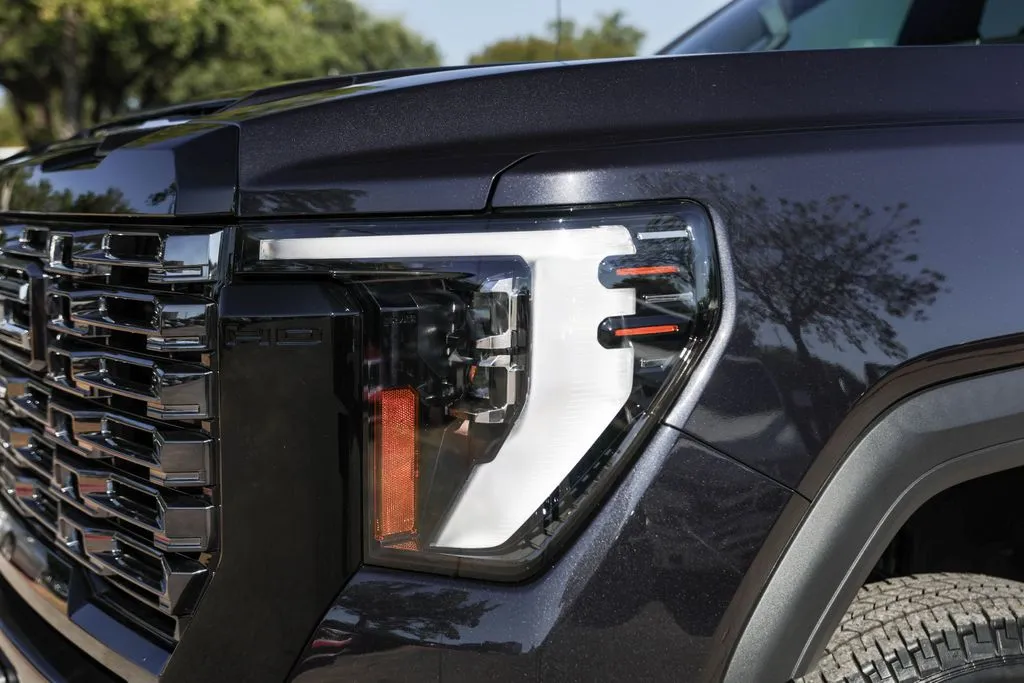 GMC Sierra photo 3