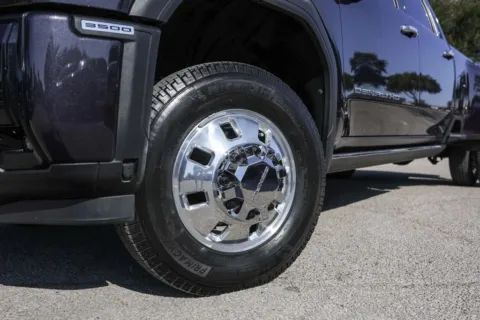 More photos of 2025 GMC Sierra 3500 HD Denali Ultimate at Covert Buick GMC, TX