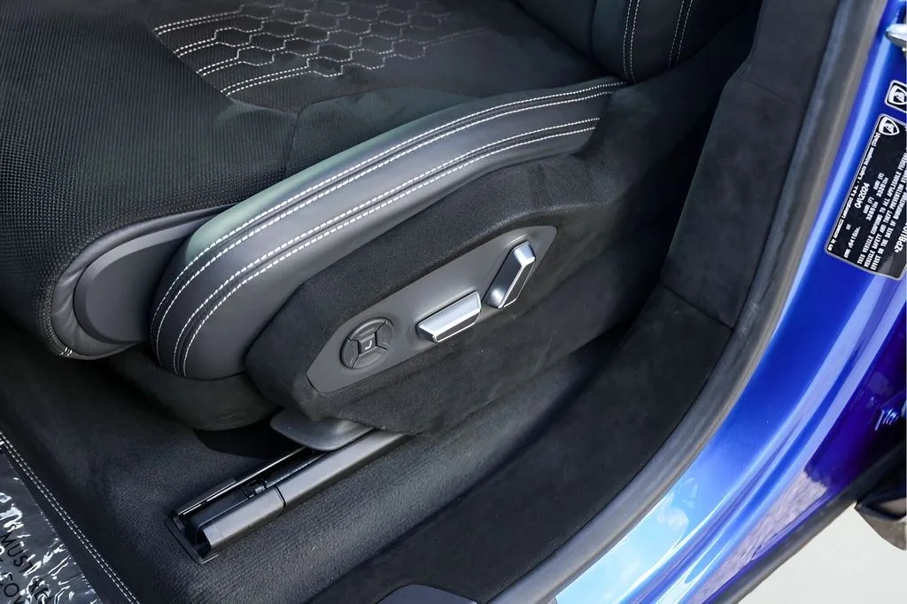 Lamborghini URUS photo 11