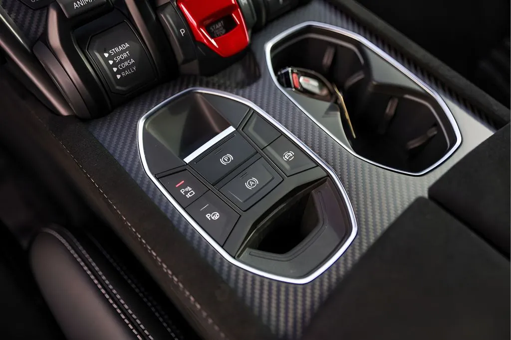Lamborghini URUS photo 24