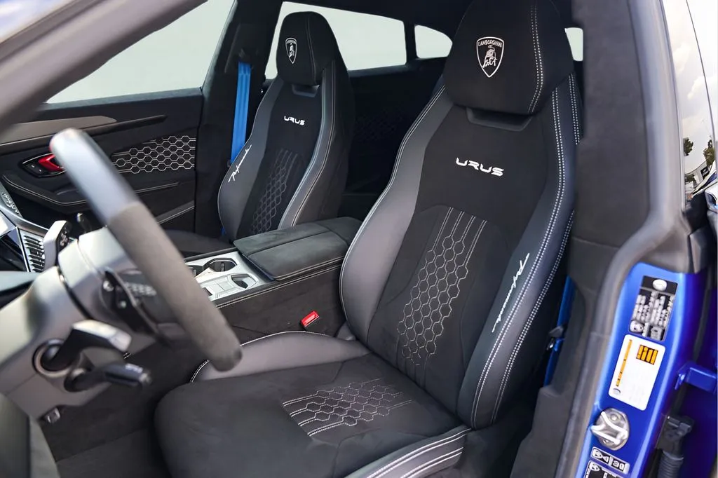 Lamborghini URUS photo 10